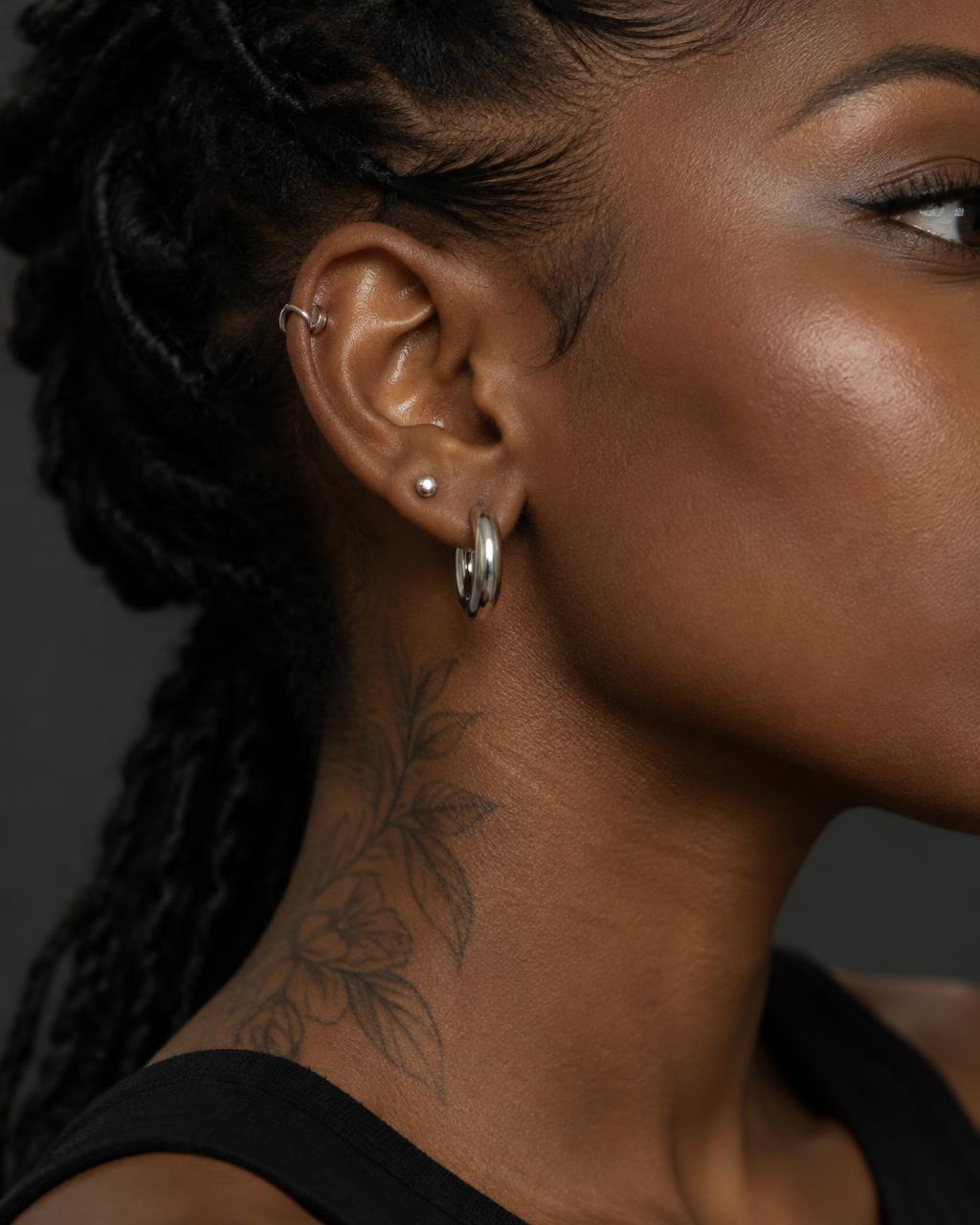 Inspiration piercing : bijoux en titane à l'oreille